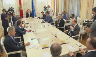 Dijalog će nastaviti u avgustu, Demokrate za rekonstrukciju Vlade sa istim premijerom