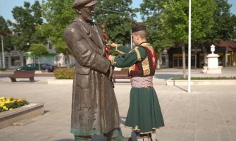 CKM poklonila Crnoj Gori guslarsku pjesmu za 13.jul(VIDEO)