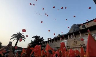 U Kotoru upaljeno 400 baklji, vatromet u Nikšiću (Video)