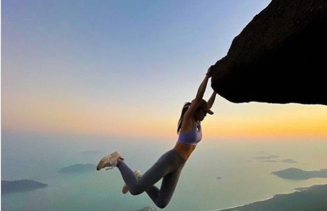 Influenserka izgubila život pokušavajući da napravi selfi 