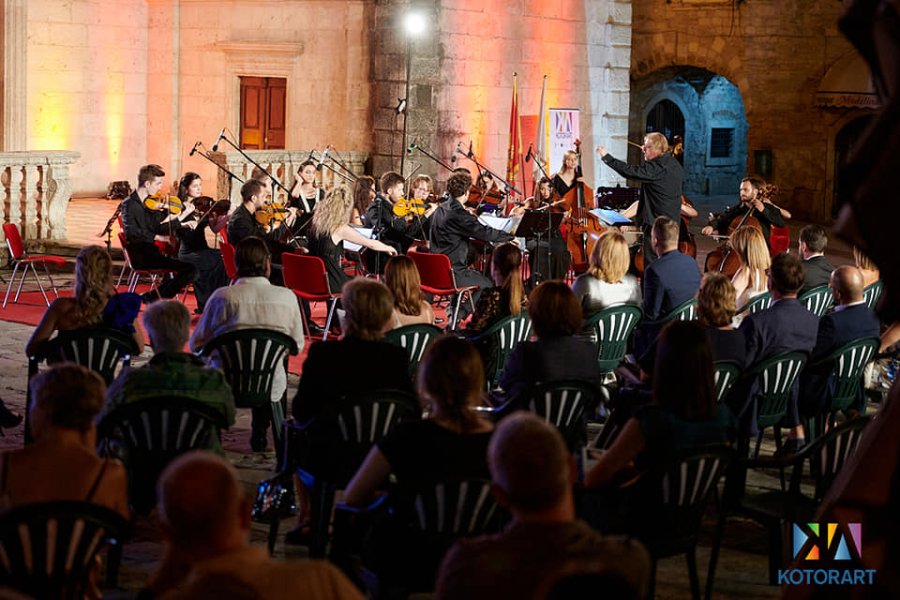 21579568316983303237097398044042035234096507n