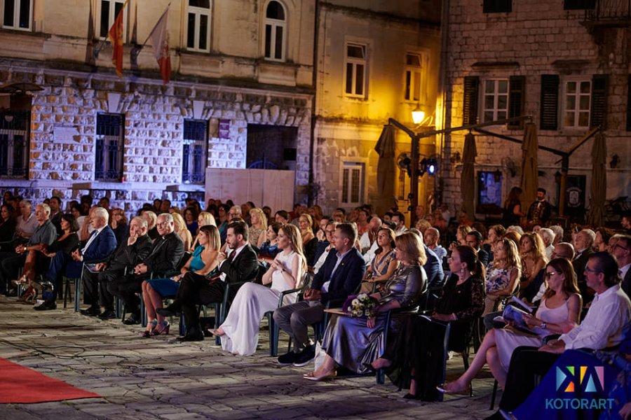 21682524216983301870430863160180730322746576n