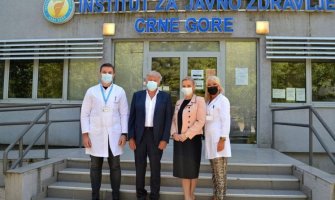 Princ Nikola Petrović revakcinisan u Podgorici, ministarka: Građani da isprate primjer petrovićke Crne Gore