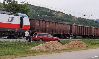 Neuobičajena nezgoda u Bijelom Polju, sudar voza i automobila