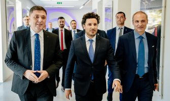 Abazović sa liderom opozicije u Albaniji: Regionu potrebna promjena imidža