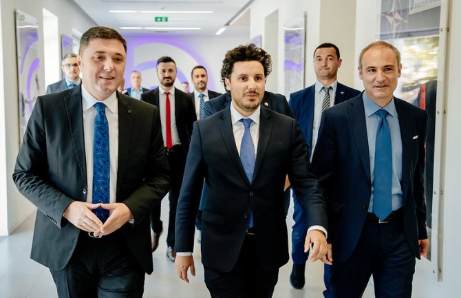 Abazović sa liderom opozicije u Albaniji: Regionu potrebna promjena imidža