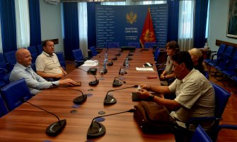 SNP: Izglasati potrebne izmjene zakona kako bi nastavnici imali ravnopravan tretman