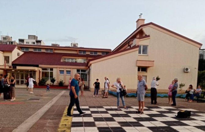 Roditelji: Radulović ovu školu digla na noge, našu djecu nije odvajala od svoje porodice