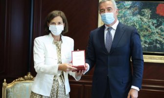 Đukanović odlikovao odlazeću ambasadorku Austrije