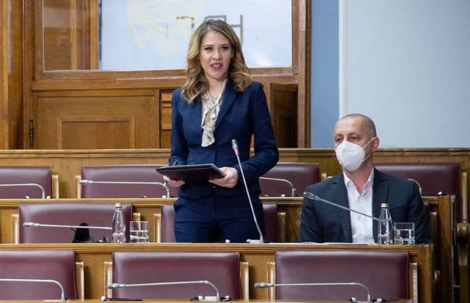 Radonjić: Podrška za Vesnu Bratić, posvećeno i iscrpno radi  na poboljšanju prosvjete i obrazovanja 