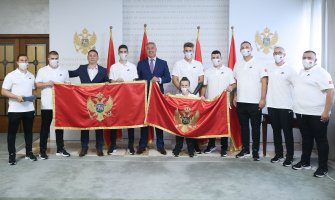 Uručena zastava paraolimpijcima, Đukanović: Svim srcem ćemo navijati za vas i radovati se vašim rezultatima