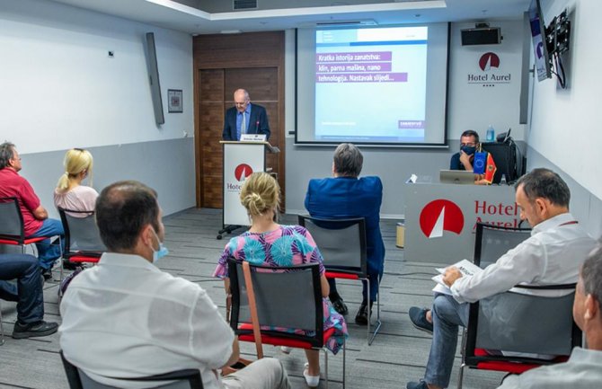 Zabraniće političarima da kupuju pekarski hljeb, burek i peciva, da se šišaju, skraćuju pantalone... 