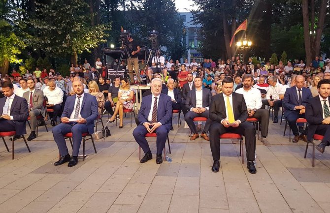 Krivokapić simpatičnim plesom  nasmijao Bjelopoljce (Video)