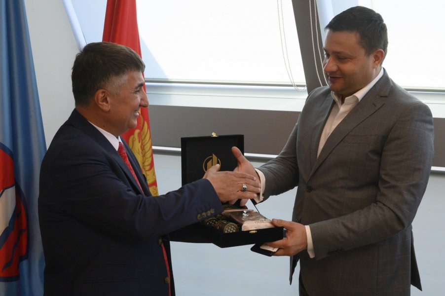 IMG0d9cf9c8fc5005b1ad7d398aec4be7c6V