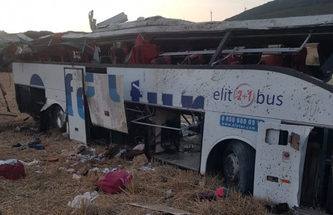 U Turskoj se prevrnuo autobus, poginulo 15 ljudi