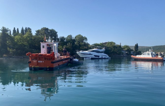 Nevješti nautičar u tjesnacu Ralo nasukao jahtu