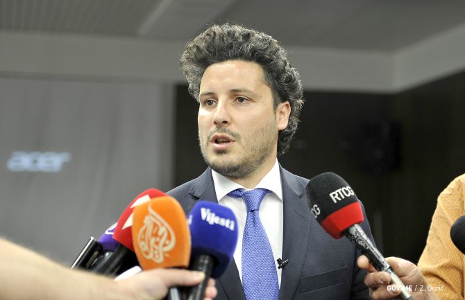 Abazović: Nema uslova da se organizuje popis,Ugovor sa SPC ispravljen, zaštićeni interesi CG