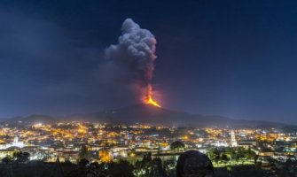 Etna se opet aktivirala: Vulkan izbacuje stub pepela 12 kilometara uvis