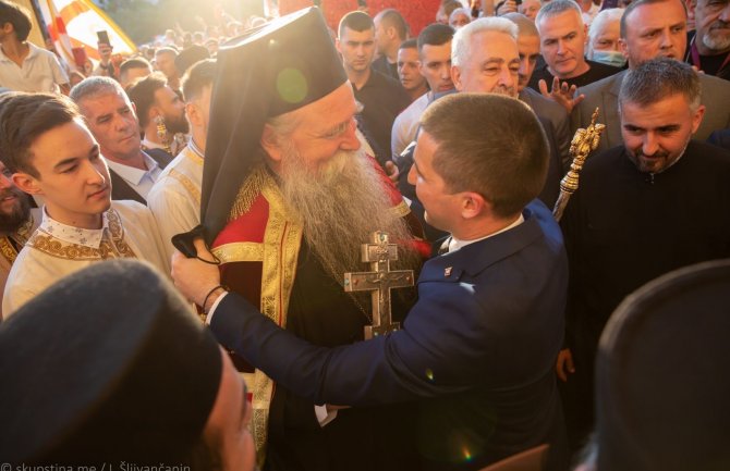 Bečić: S ljubavlju i poštovanjem da dočekamo Joanikija, bez provokacija i tenzija