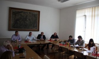 Stijović obišao Kuću voća u Andrijevici: Stanje loše, kasni se godinu i po sa projektom