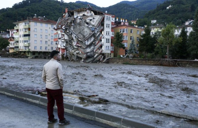 Turska: U poplavama poginulo 11 osoba, još jedna nestala