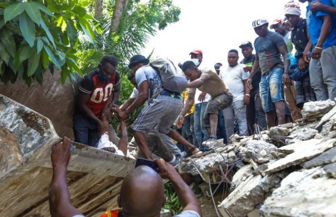 Proglašeno jednomjesečno vanredno stanje na Haitiju, više od 700 ljudi poginulo