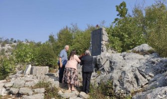 Delegacija Prijestonice i UBNORA položila vijenac na spomen ploču na Duboviku