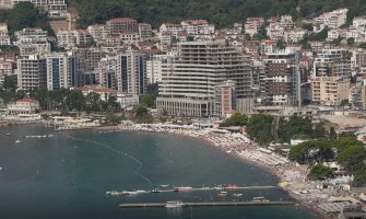 Budva: Dvogodišnje dijete palo sa trećeg sprata, u teškom stanju