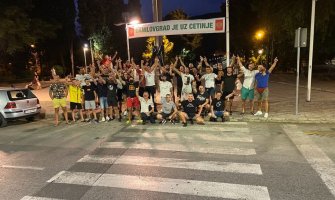 Danilovgrađani šalju podršku Cetinju i brane transparent
