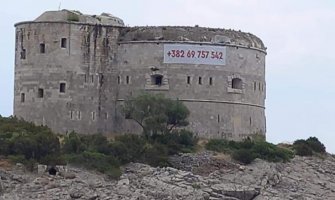 Tvrđava Azra na prodaju preko oglasa, Spajiću se niko ne javlja na telefon