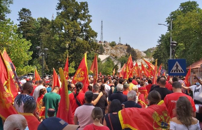 Grupa građana: Ustoličenje obaviti u podgoričkom hramu, ako Vlada želi mir