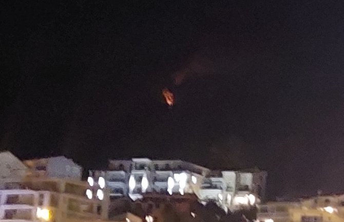 Gori deponija na Brajićima