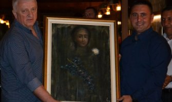 Porodica Lazović poklonila umjetničku sliku Dnevnom centru “Tisa” u Bijelom Polju