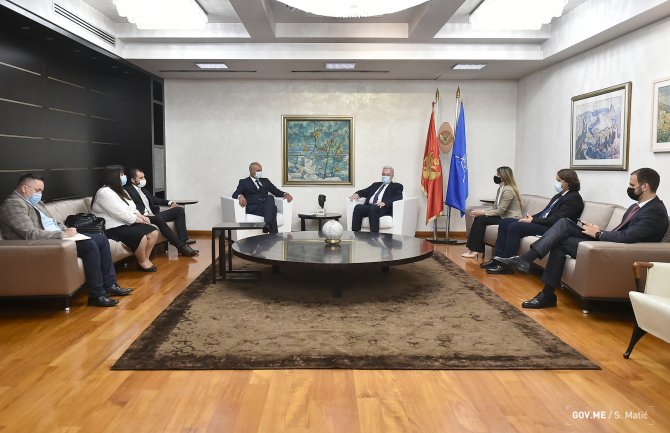 Krivokapić: Nije u nadležnosti Vlade da odlučuje u ime vjerske organizacije; Kašćelan: Ustoličenje obaviti van Cetinja