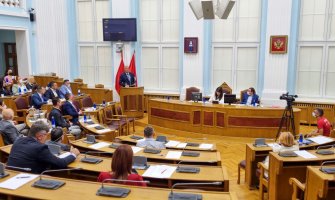 Kašćelan: Na djelu diskriminacija koja činom hirotonije dobija politički karakter