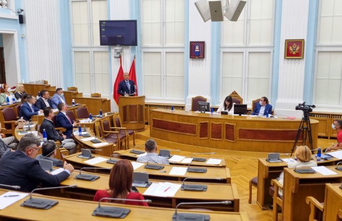 Kašćelan: Na djelu diskriminacija koja činom hirotonije dobija politički karakter