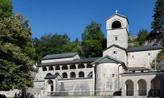 Ustoličenje mitropolita Joanikija u Cetinjskom manastiru, bez svenarodnog sabora