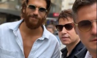 Glumac za kojim uzdišu žene Balkana stigao u Beograd 