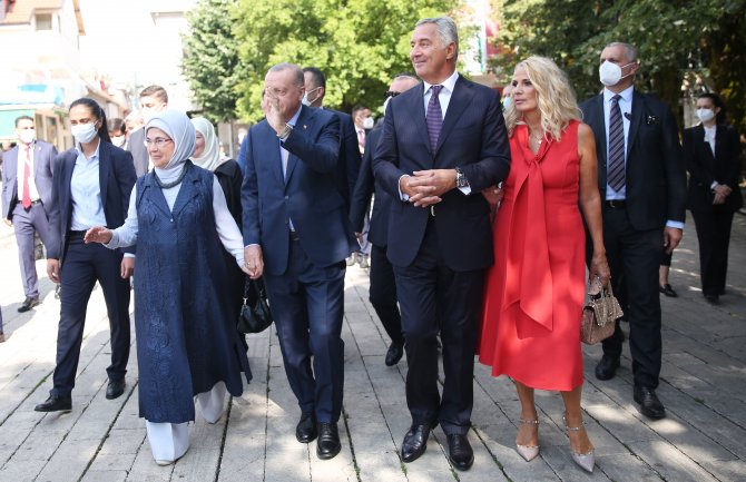 Đukanović i Erdogan sa suprugama obišli zgradu bivšeg turskog poslanstva