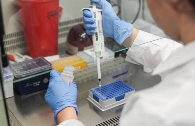 Preminule 4 osobe, 556 novih slučajeva korone, najviše u Podgorici, Budvi, Baru..., 