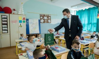 Smolović obišao školu u Rasovu i đacima poželio uspješno školovanje: Vodićemo računa o vama