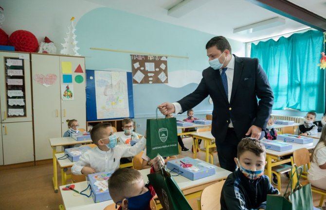 Smolović obišao školu u Rasovu i đacima poželio uspješno školovanje: Vodićemo računa o vama