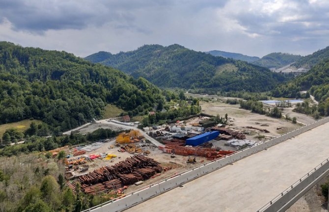 Problemi u tunelima autoputa: Pojava pukotina, vode, loša ugradnja betona, kačenje ventilatora na površine bez armature...