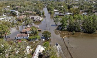 Dramatične slike iz Njujorka: Poplave odnijele 14 života, proglašeno vanredno stanje