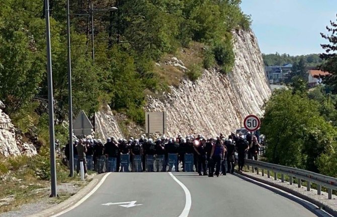Gorović: Veljović pozivao policiju da skine uniforme, gumeni meci nijesu korišteni, godinama ih nemamo