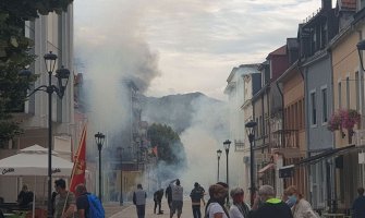 Vuković: Policajac me više puta ciljano gađao šok bombom (VIDEO)