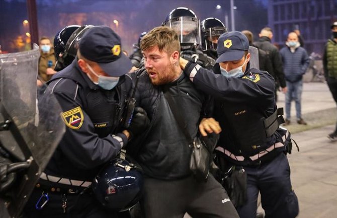 Profesor iz Ljubljane veruje da su nerede na protestu izazvali ubačeni elementi