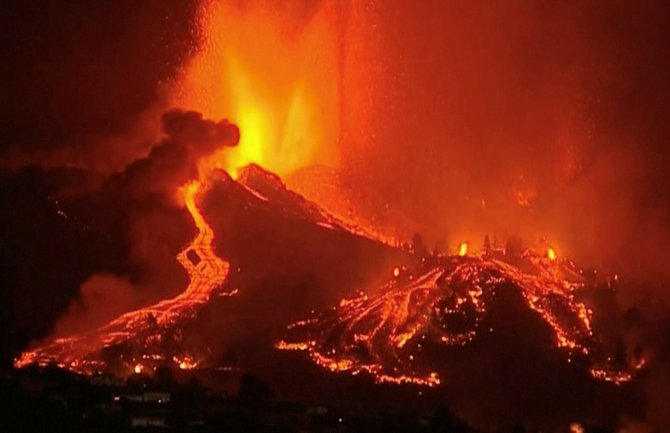 Zbog erupcije vulkana na Novom Zelandu otkazano deset letova