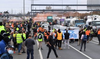 Melburn:  Policija upotrijebila biber sprej i gumene metke da rastjera demonstrante, protivnike obavezne antikovid vakcine 