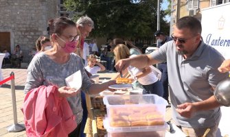 Manifestacija “Kafa za merak“: Podgoričani uživali u orjentalnim i tradicionalnim poslasticama